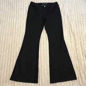 Women’s Michael Kors Mid Rise Flare Jeans • Size 8